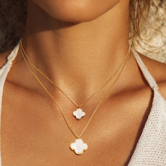 Jewelry - Gold Mother of Pearl Quatrefoil Clover Pendant Double Layered Necklace